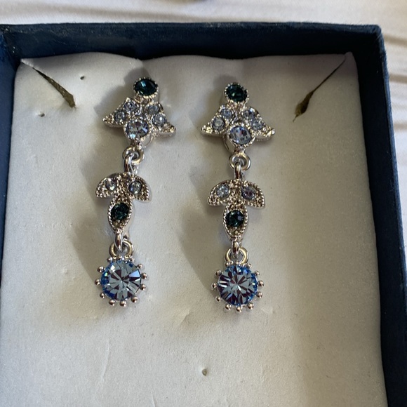 Brand New Wedding Set - Picture 3 of 9